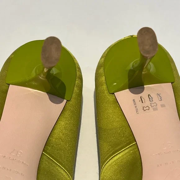 Roger Vivier Chartreuse, Satin and Crystal Pumps, size 37 - Picture 6 of 7